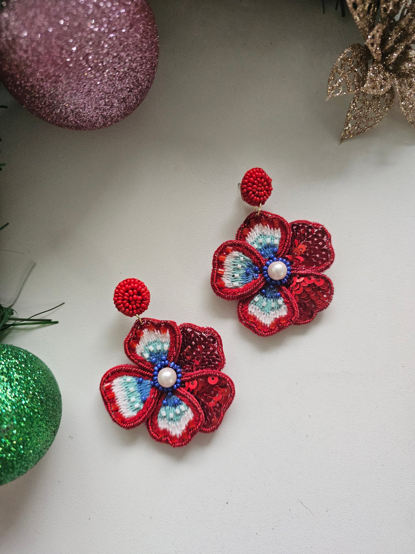 Boucles d'oreilles brodées Fleurs Rouge - Zurii