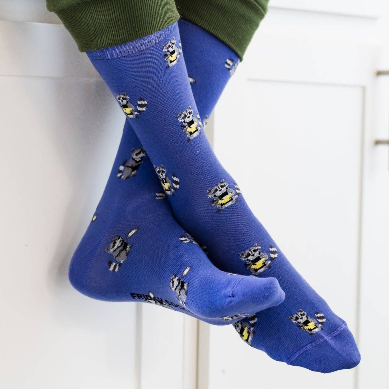 Chaussette 'Raccoon Cooking' Socks - Friday Sock Co.