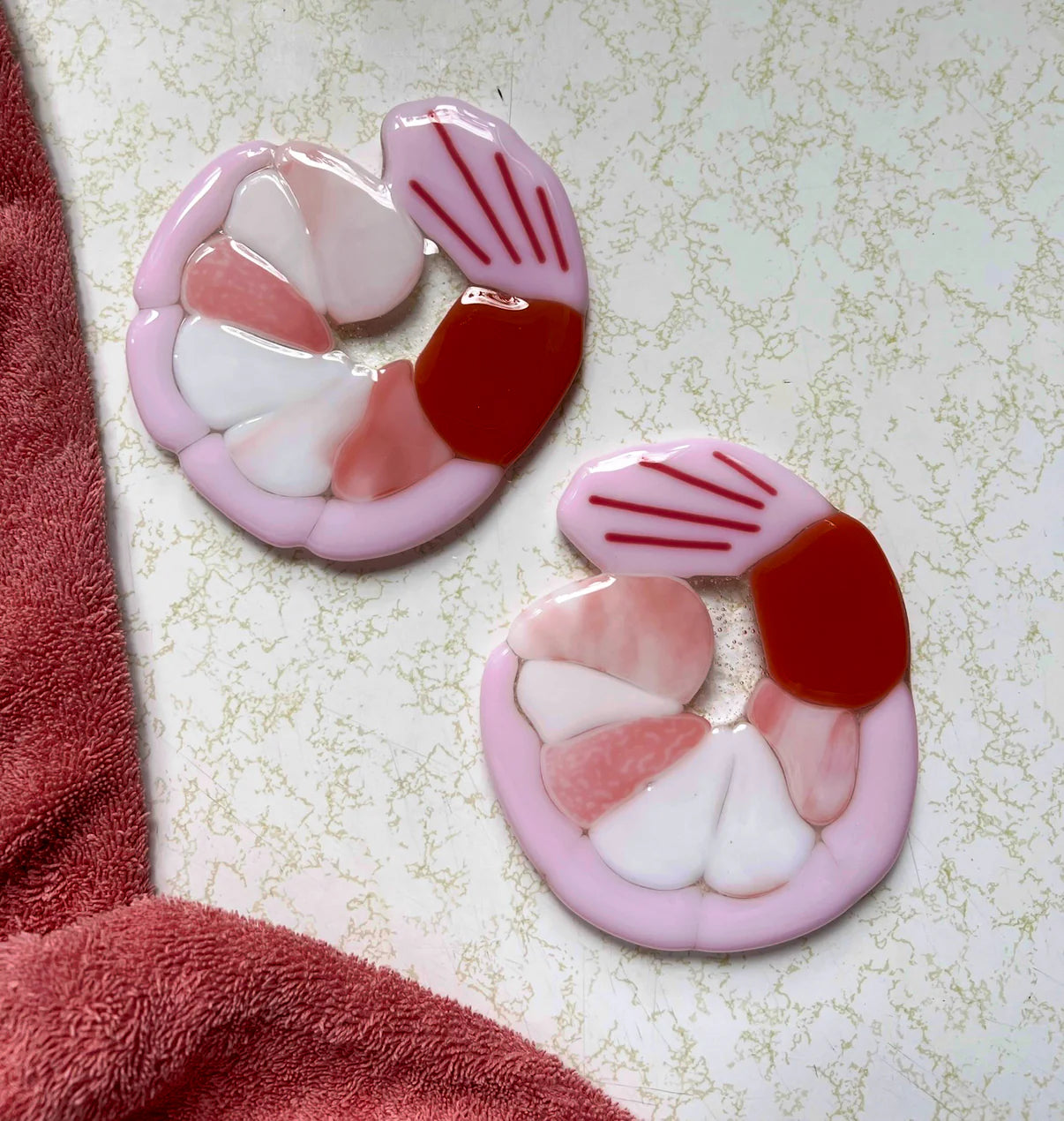 Ensemble de 2 sous-verres crevettes en verre - Cold Heart Glass Co.