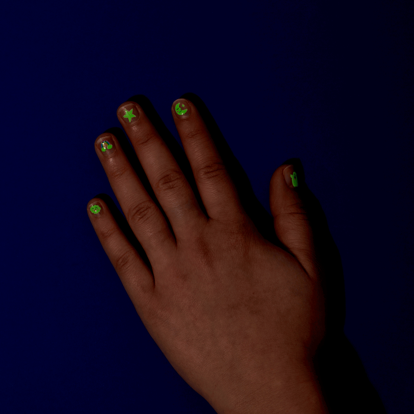 Autocollants pour les ongles enfants ''glow in the dark'' - OMY