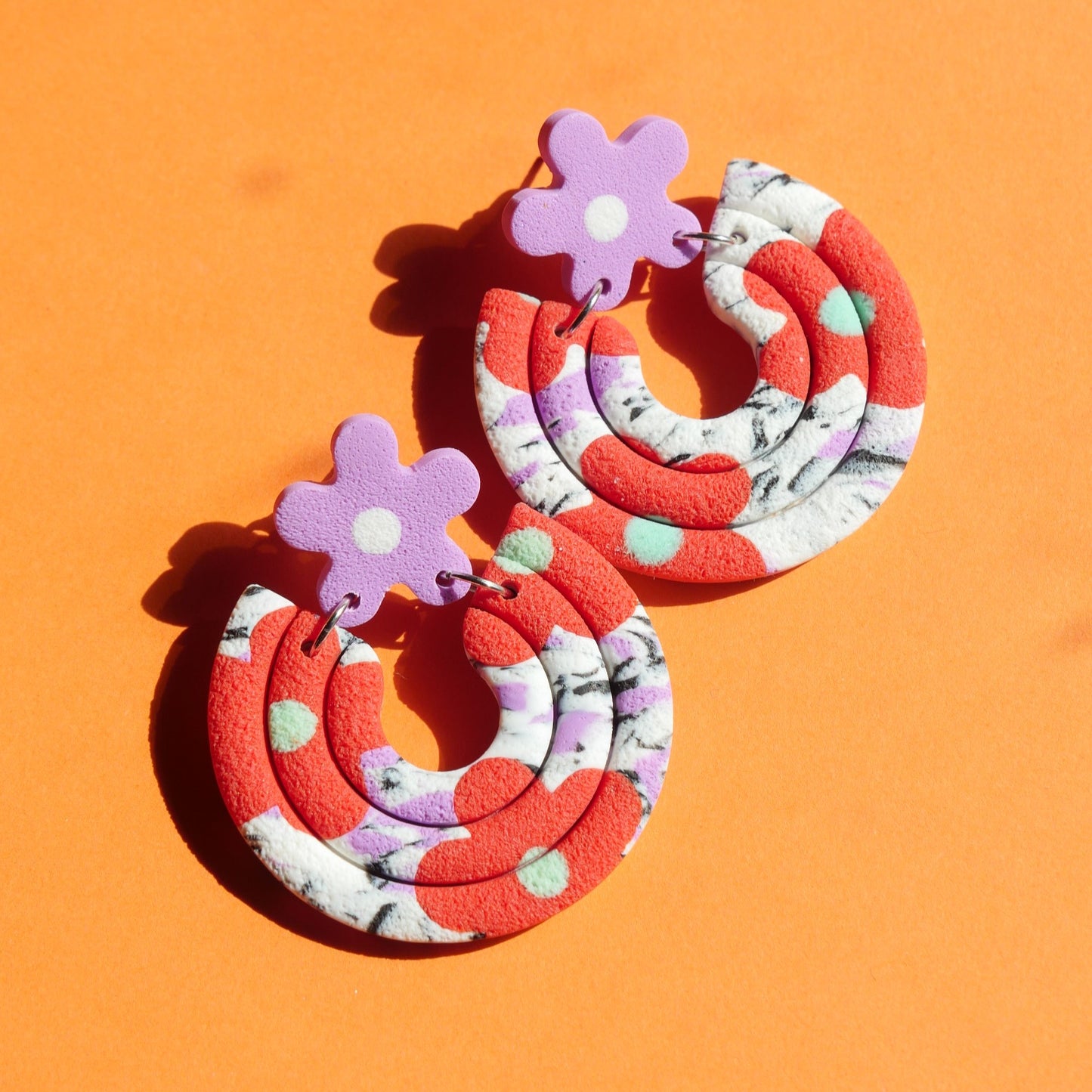 Crocodile Agile - Boucles cercle et fleurs