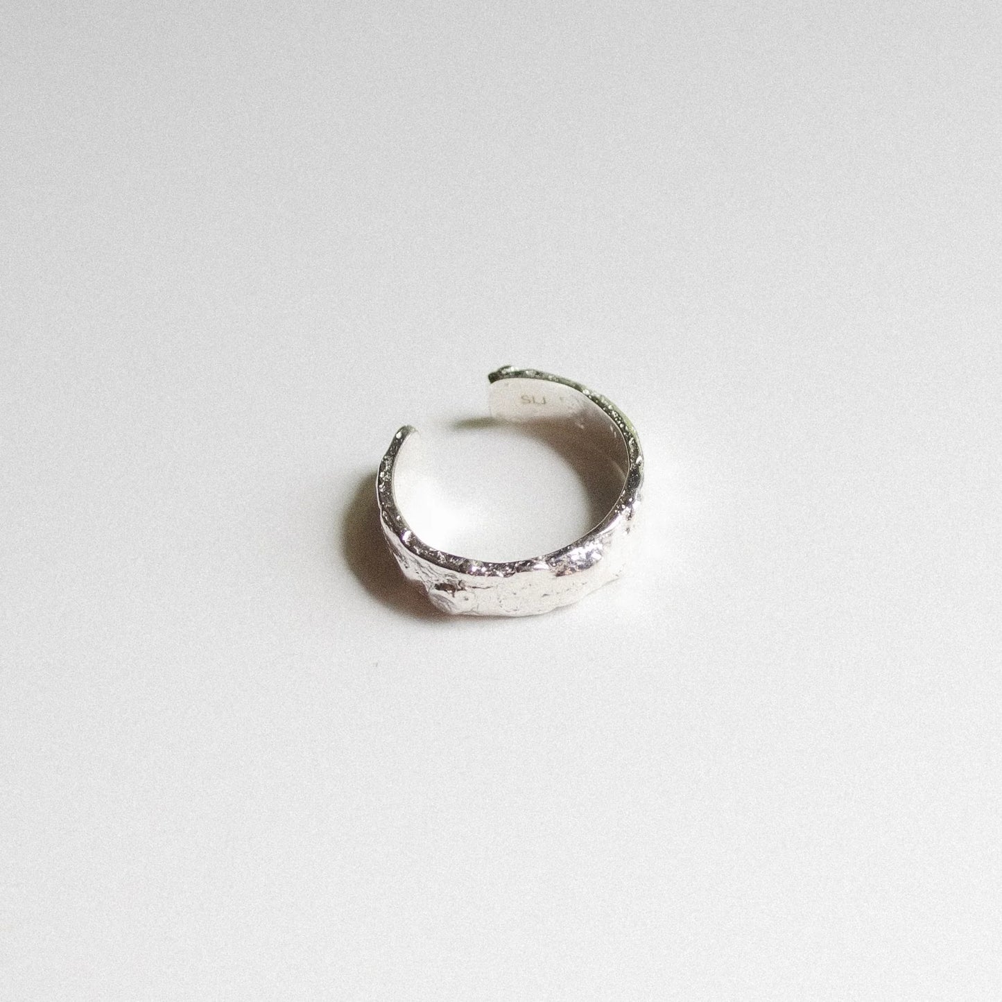 Bague ajustable Textured Band Ring - Shaye Lily