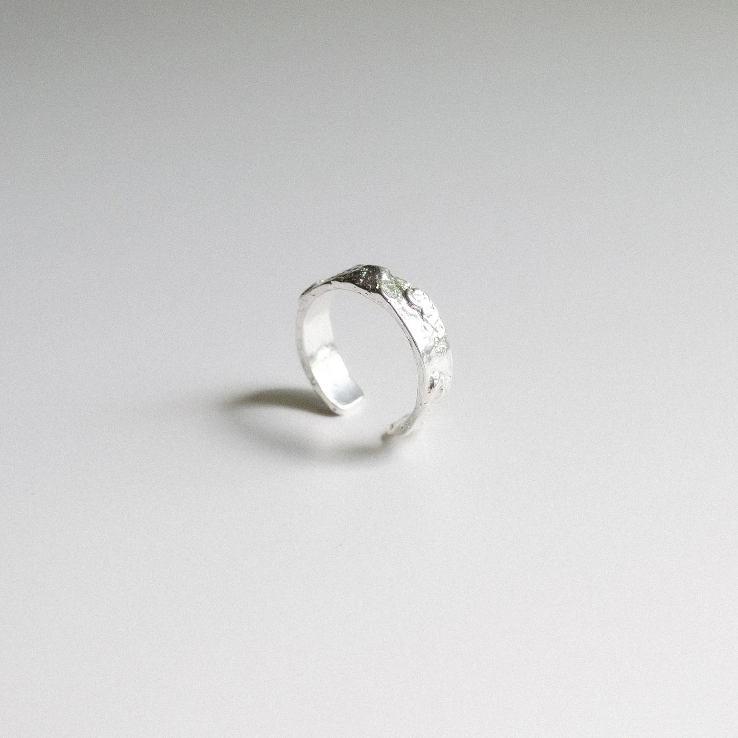 Bague ajustable Textured Band Ring - Shaye Lily