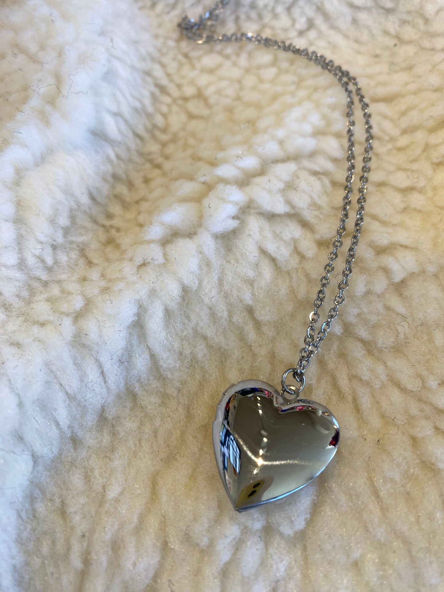 Collier cœur médaillon à ouvrir loquet pour photo ou dessins ❤️