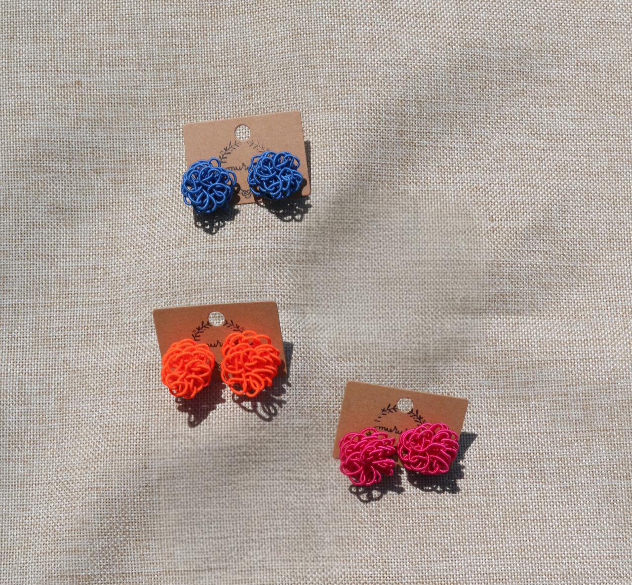 Boucles I. Flower Stud Nanohanamusubi Earrings - STUDIO MURURU