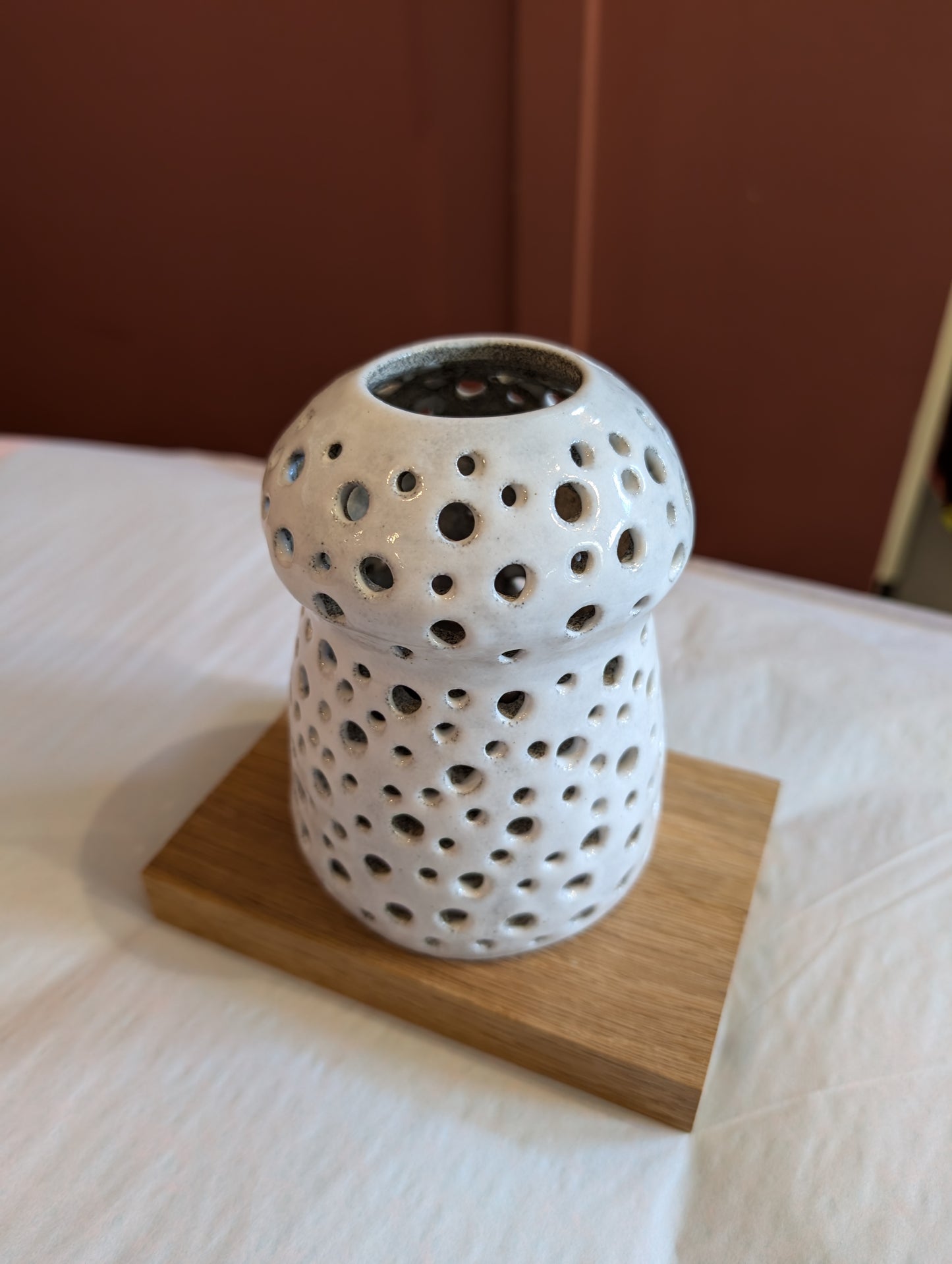 Collection objets divers (saucière, théière, passoire, porte fleurs, main de sel , luminaire, saladier, cache pot ) - Anne-Rose Gorroz Céramique