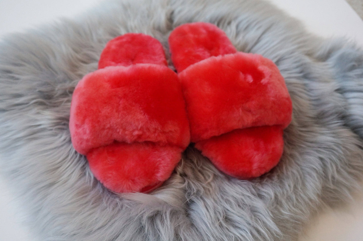 Pantoufles moelleux en peau de mouton australienne (3 couleurs) Australian Sheepskin Fluffy Slippers - Sheepskin Elite