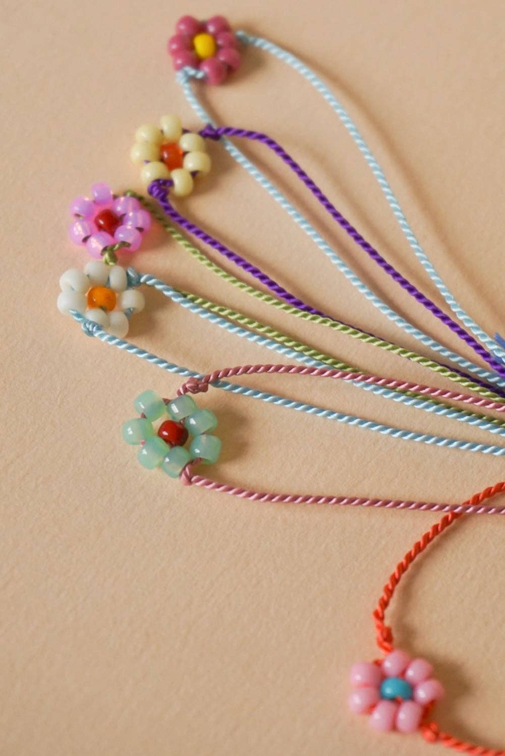 Bracelet Tiny Flower - carnation pink & coral - SAN SAN