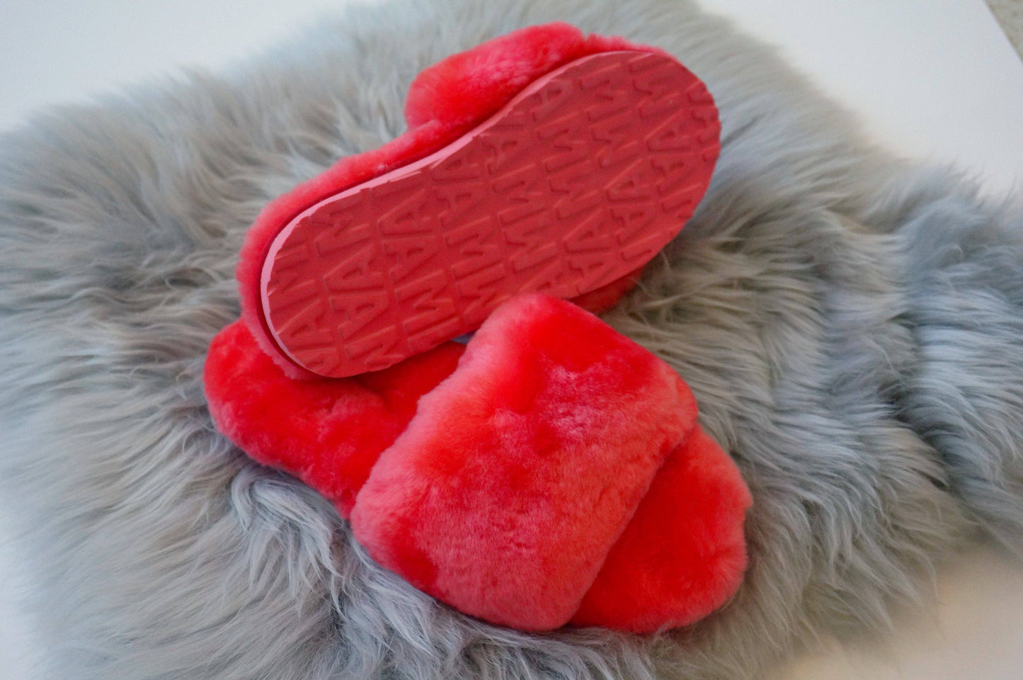 Pantoufles moelleux en peau de mouton australienne (3 couleurs) Australian Sheepskin Fluffy Slippers - Sheepskin Elite