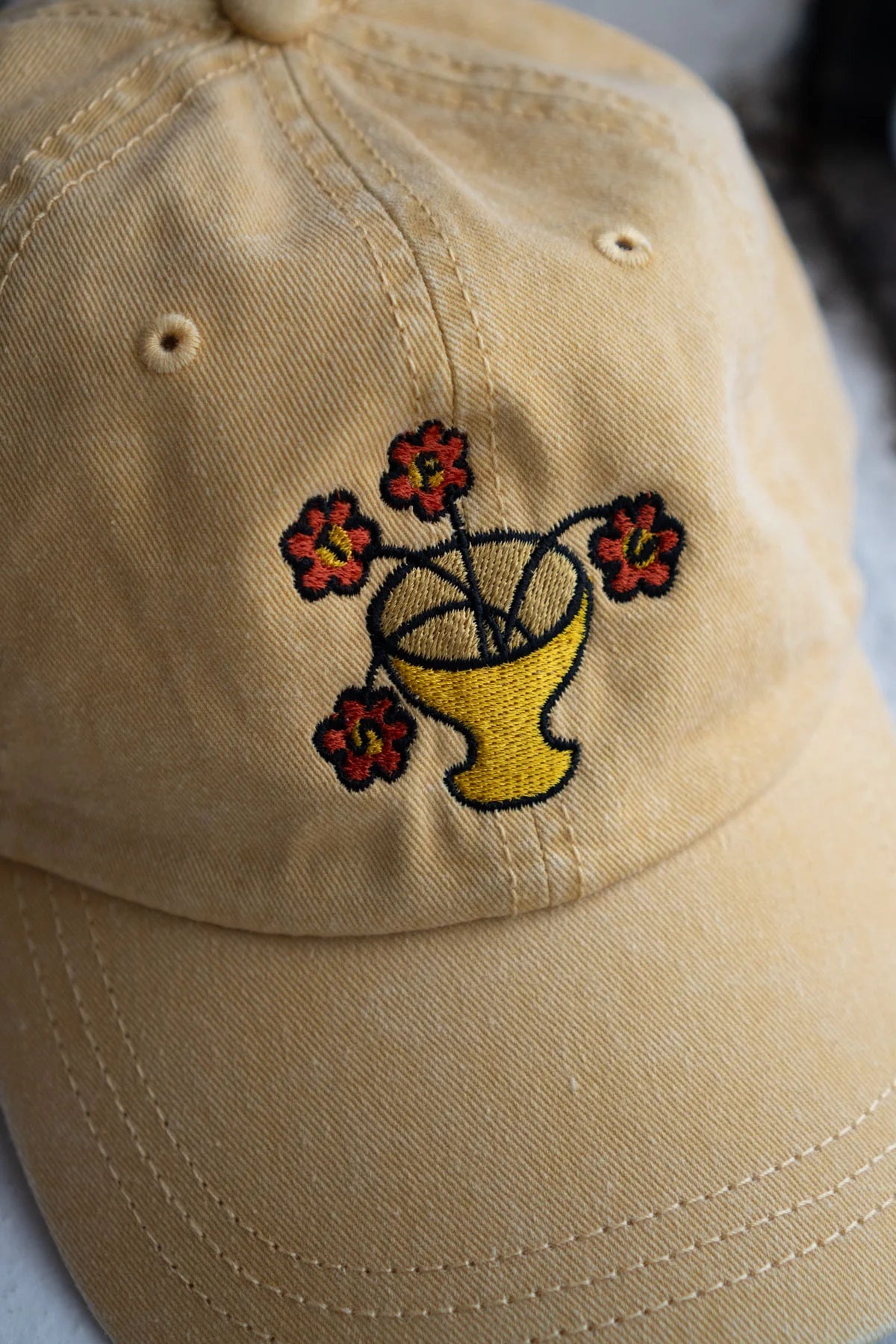 Casquette "STFU Vase" jaune Dad Hat - Stay Home Club