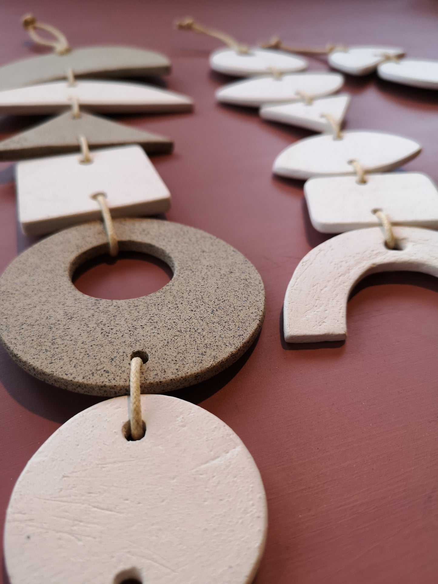 Grigris muraux en céramique - Anne-Marie Hétu