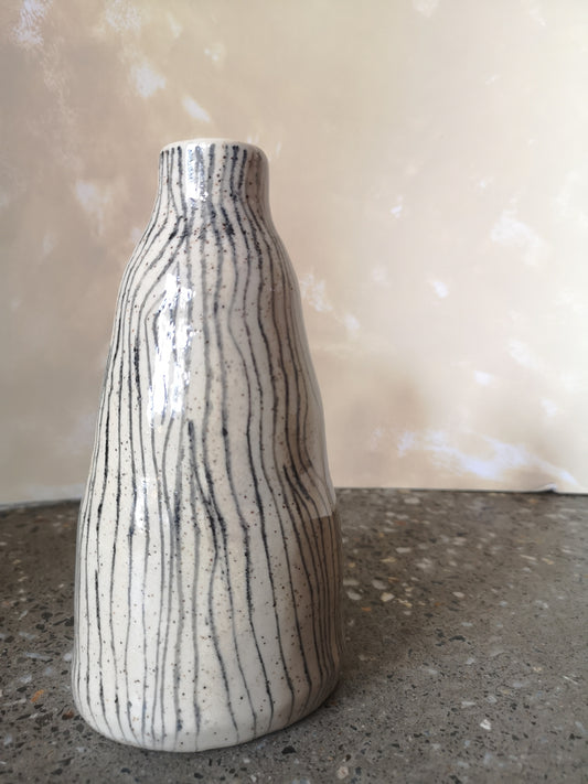 Vase sculptural rayé - Anne-Rose Gorroz