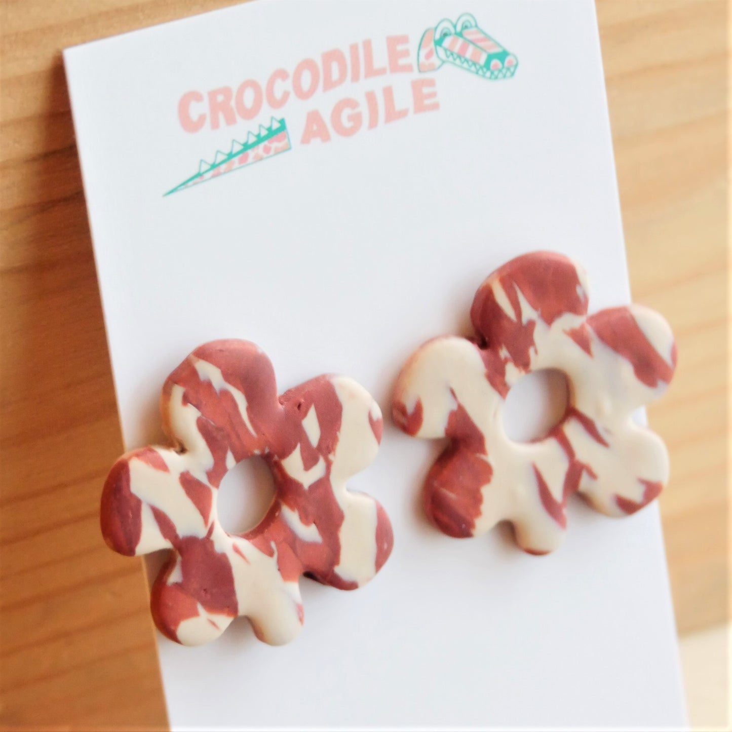 Boucles stud fleurs effet terrazzo - Crocodile Agile