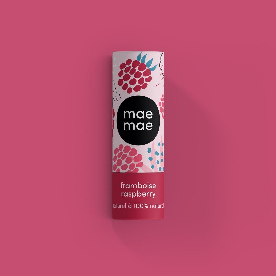 tube de baume à lèvre mae mae gout framboise sur fond rose violet