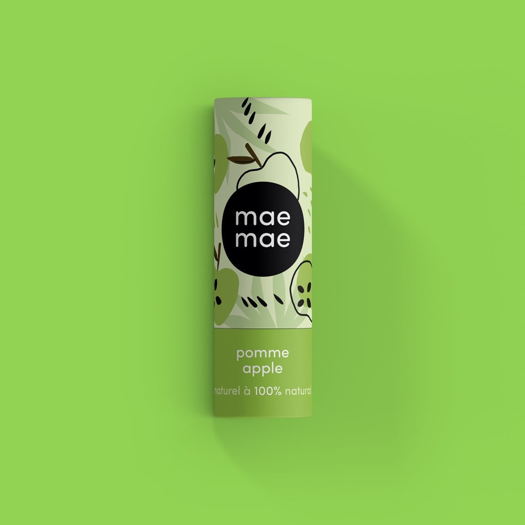 tube de baume à lèvre mae mae pomme sur fond vert