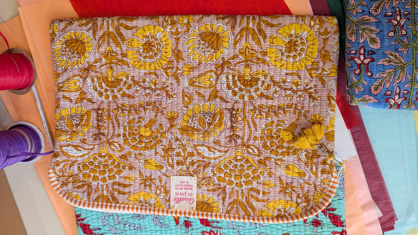 Housse d’ordinateur matelassée en coton  – Giselle in pink