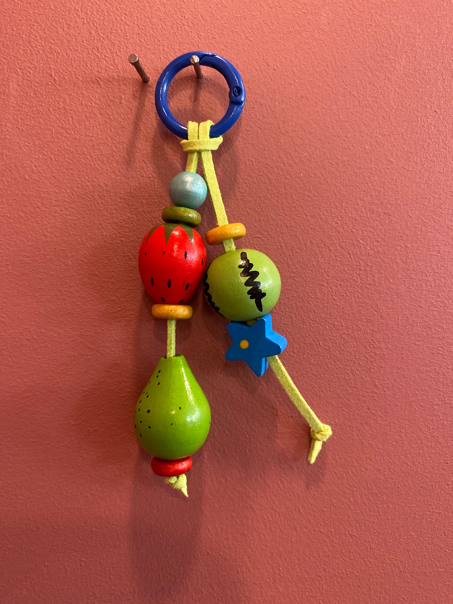 Breloques charm pour sac fruits en bois - Roselyne
