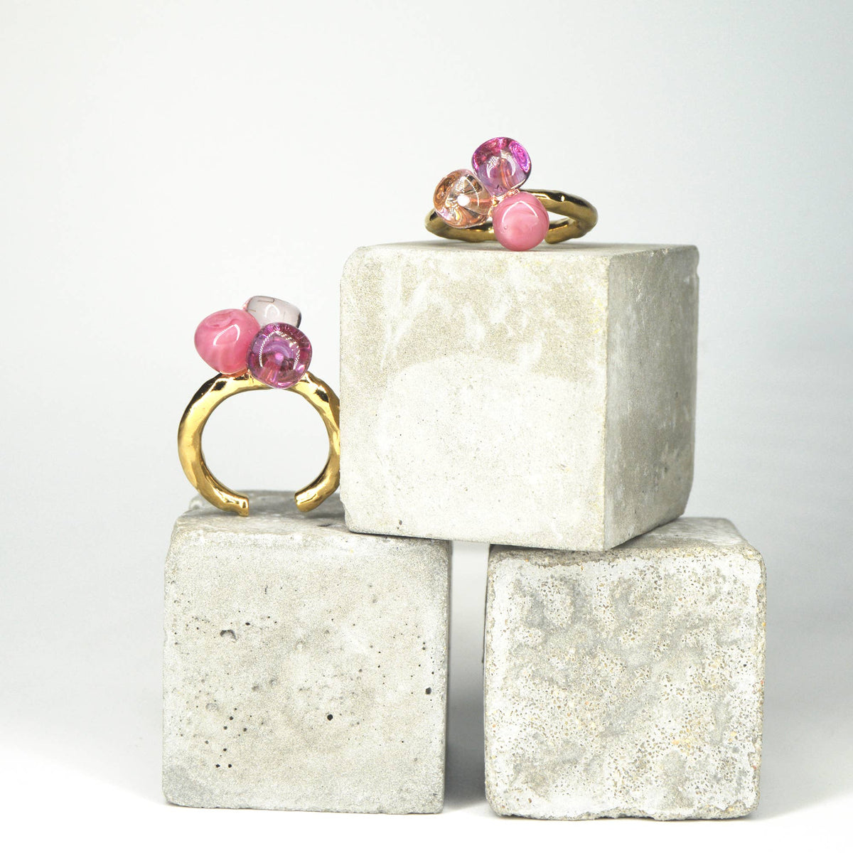 Bague ajustable LALETI petites perles de verre - Chama Navarro