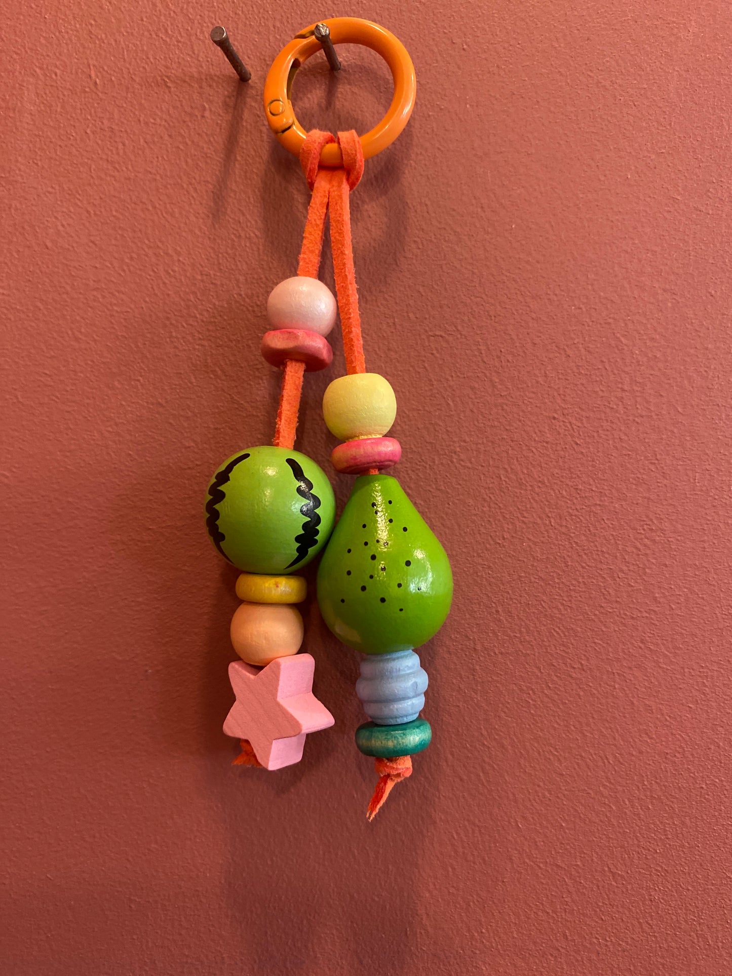 Breloques charm pour sac fruits en bois - Roselyne