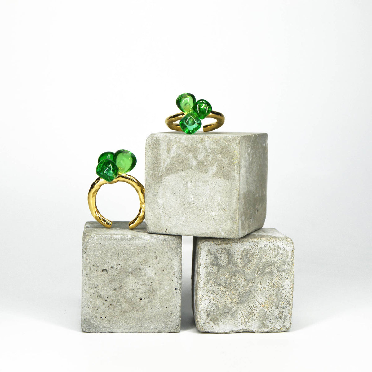 Bague ajustable LALETI petites perles de verre - Chama Navarro