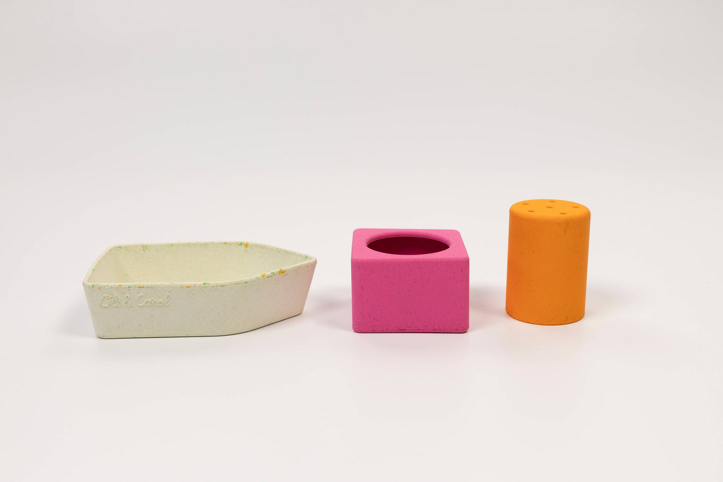 Bateau flottant recyclé - Oli & Carol