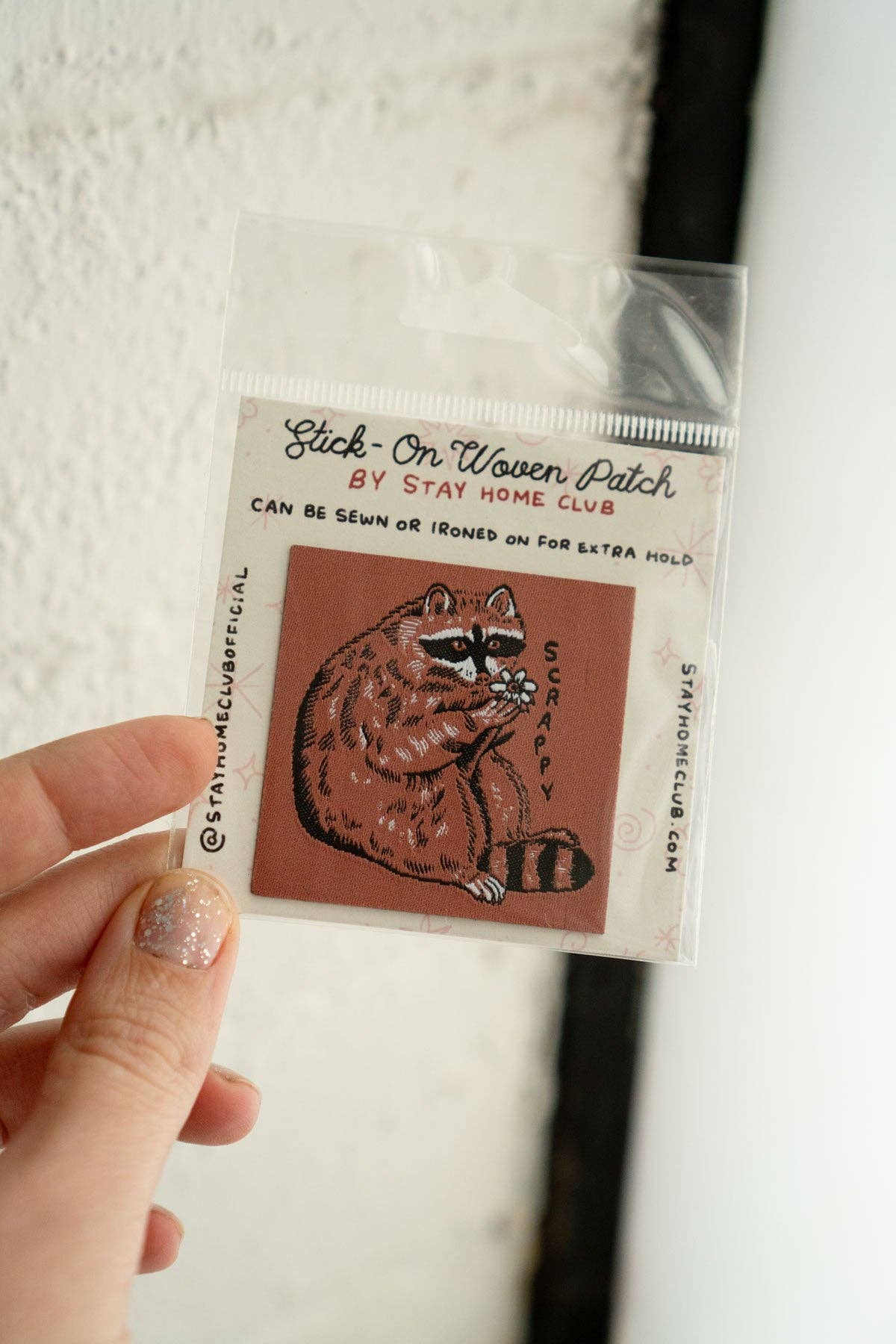 Scrappy Raccoon - Patch Tissé Collant - Stay Home Club