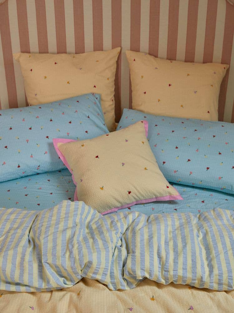 Coussin brodé "Forget Me Not" - Mosey Me