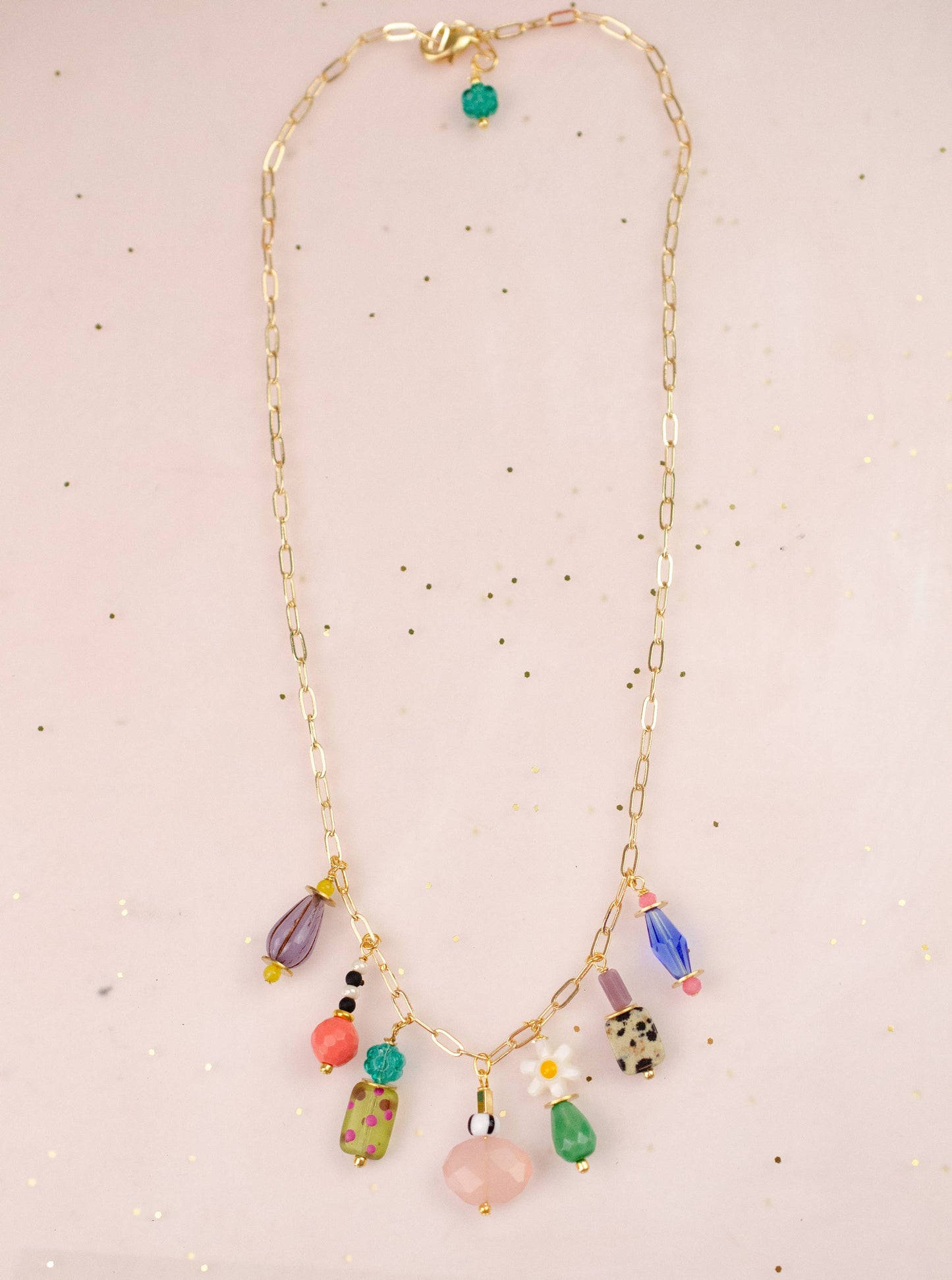 Collier a breloques multicolore 1 Dainty Charm - Jill Makes