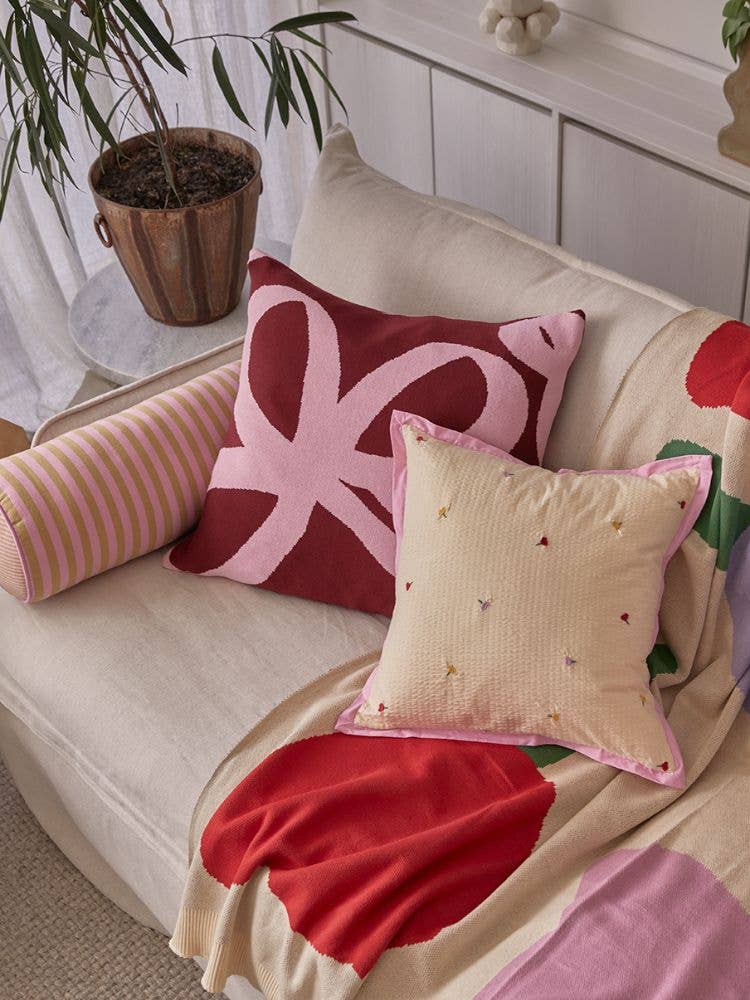 Coussin brodé "Forget Me Not" - Mosey Me