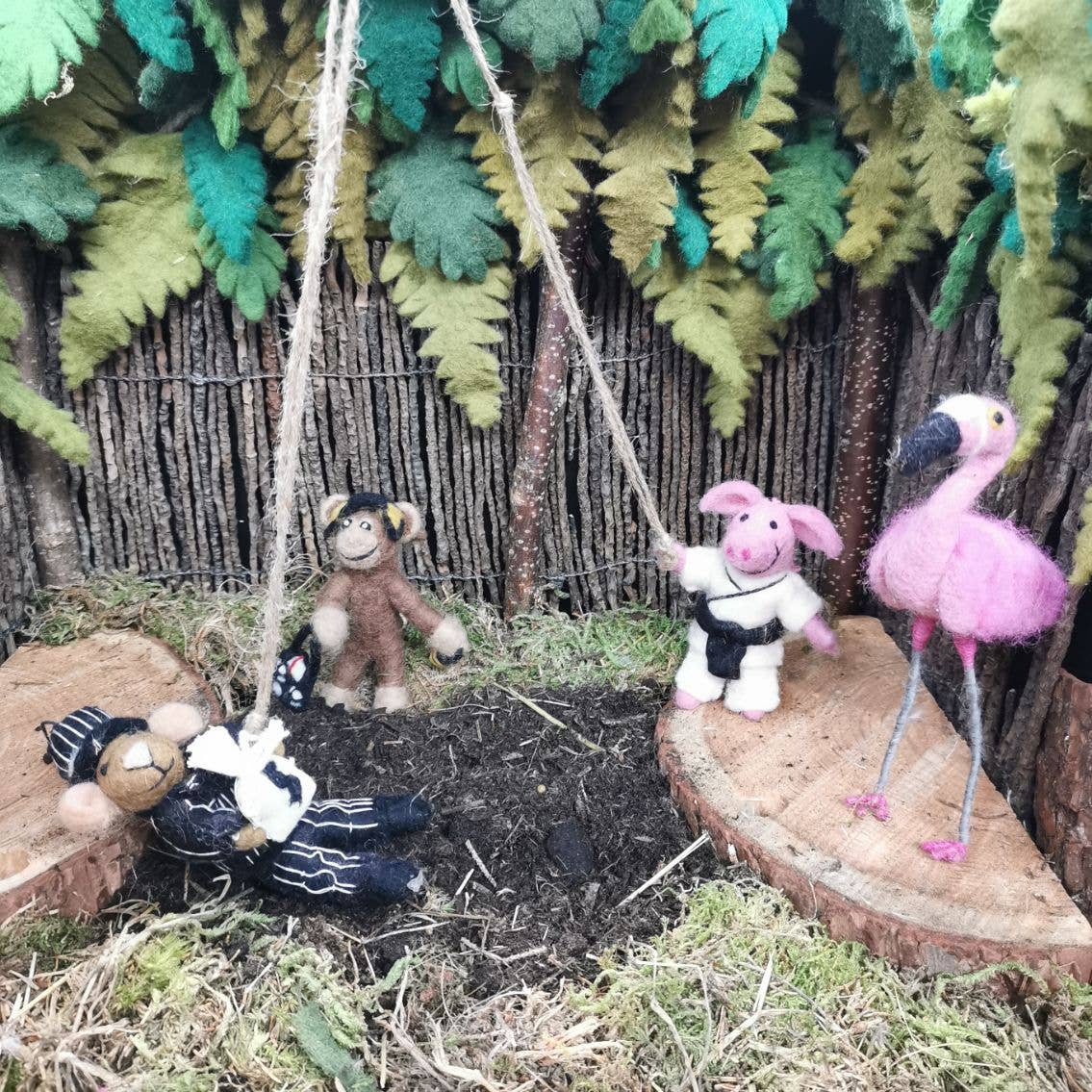 Ornement en feutre - Karate Pig - Felt So Good