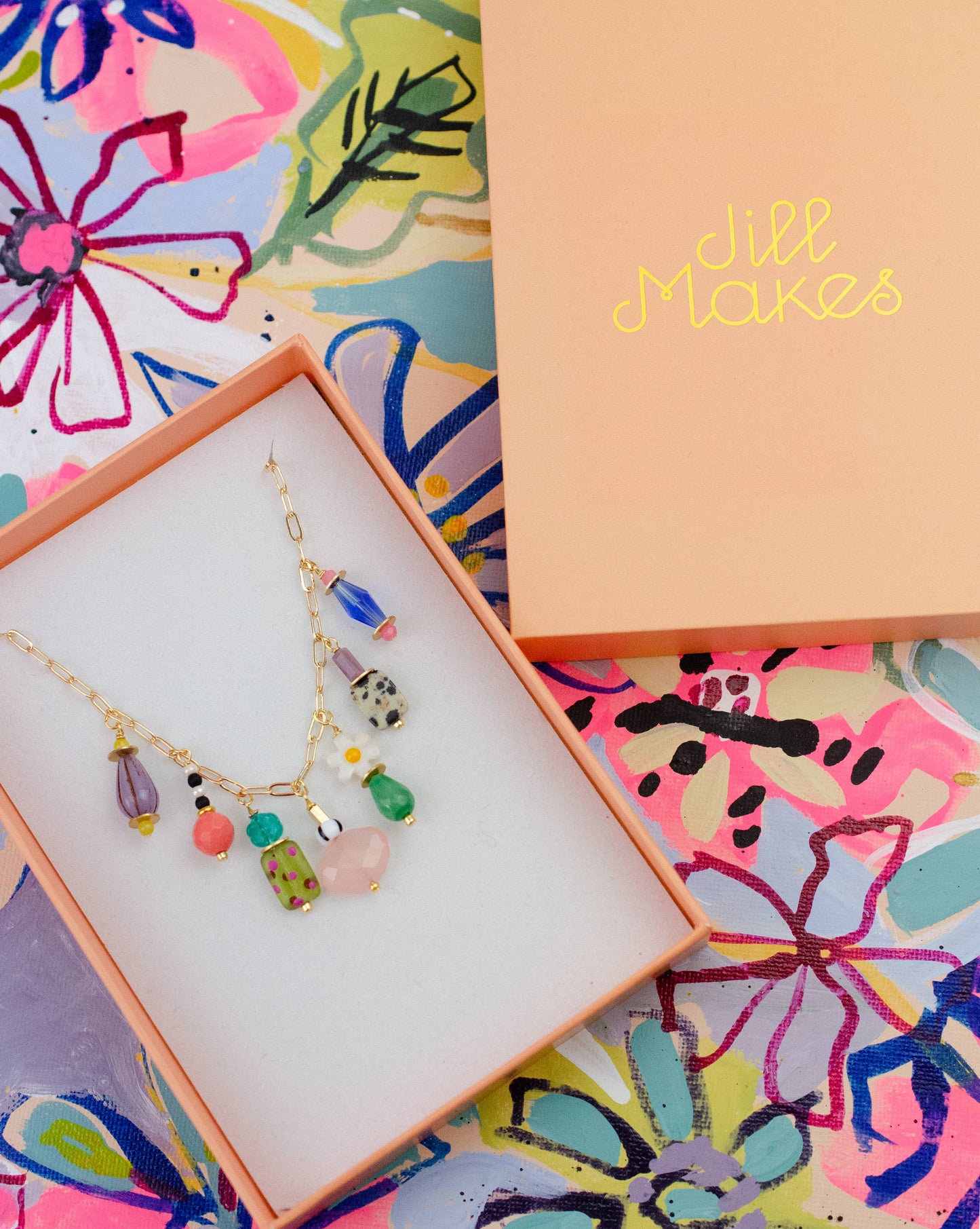 Collier a breloques multicolore 1 Dainty Charm - Jill Makes