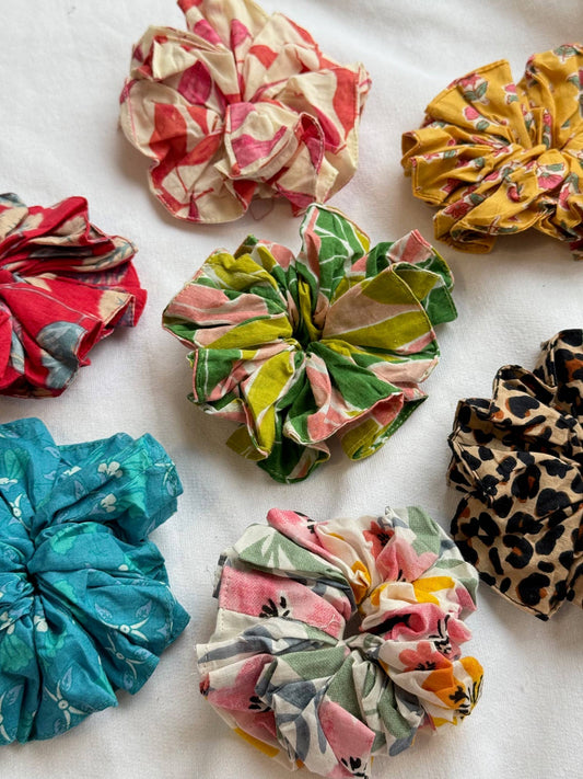Chouchous MEDIUM scrunchies - Desi design and chai