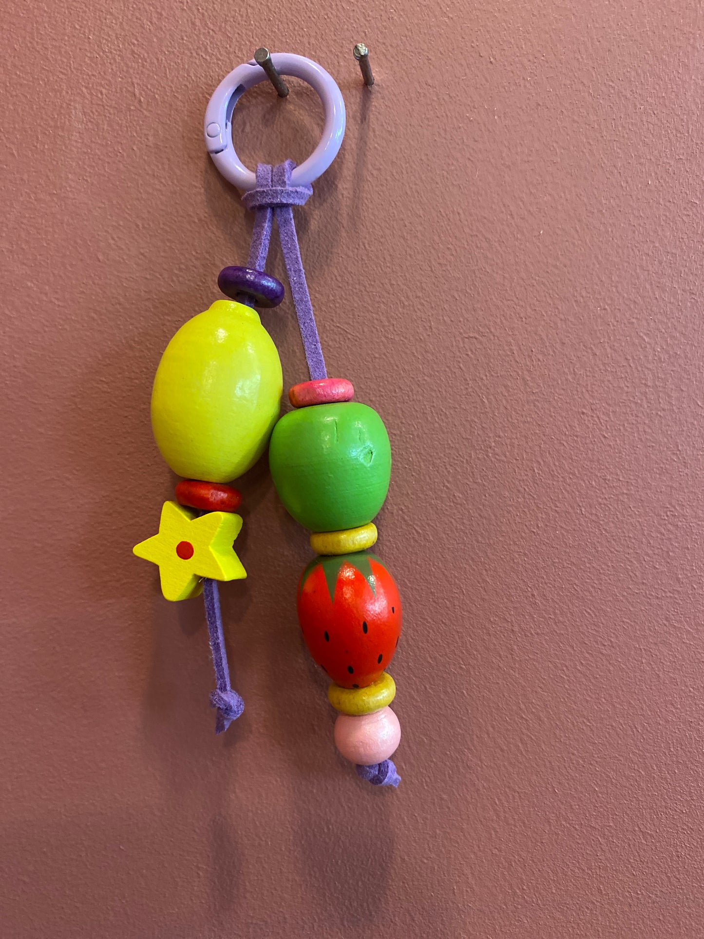 Breloques charm pour sac fruits en bois - Roselyne