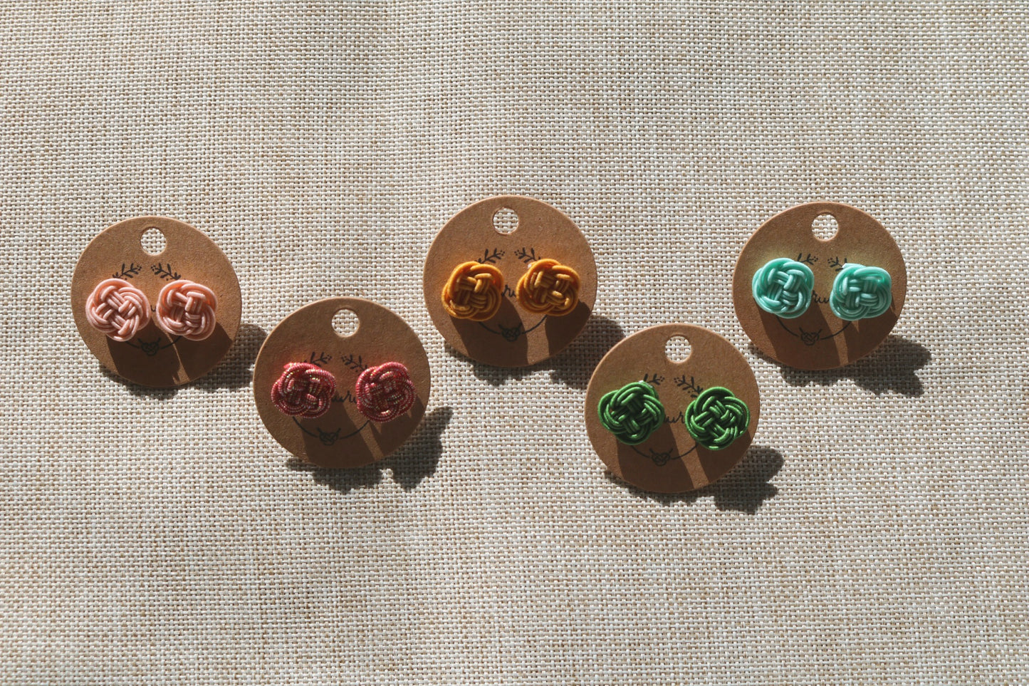 Boucles H. Nanohanamusubi Stud Earrings - STUDIO MURURU