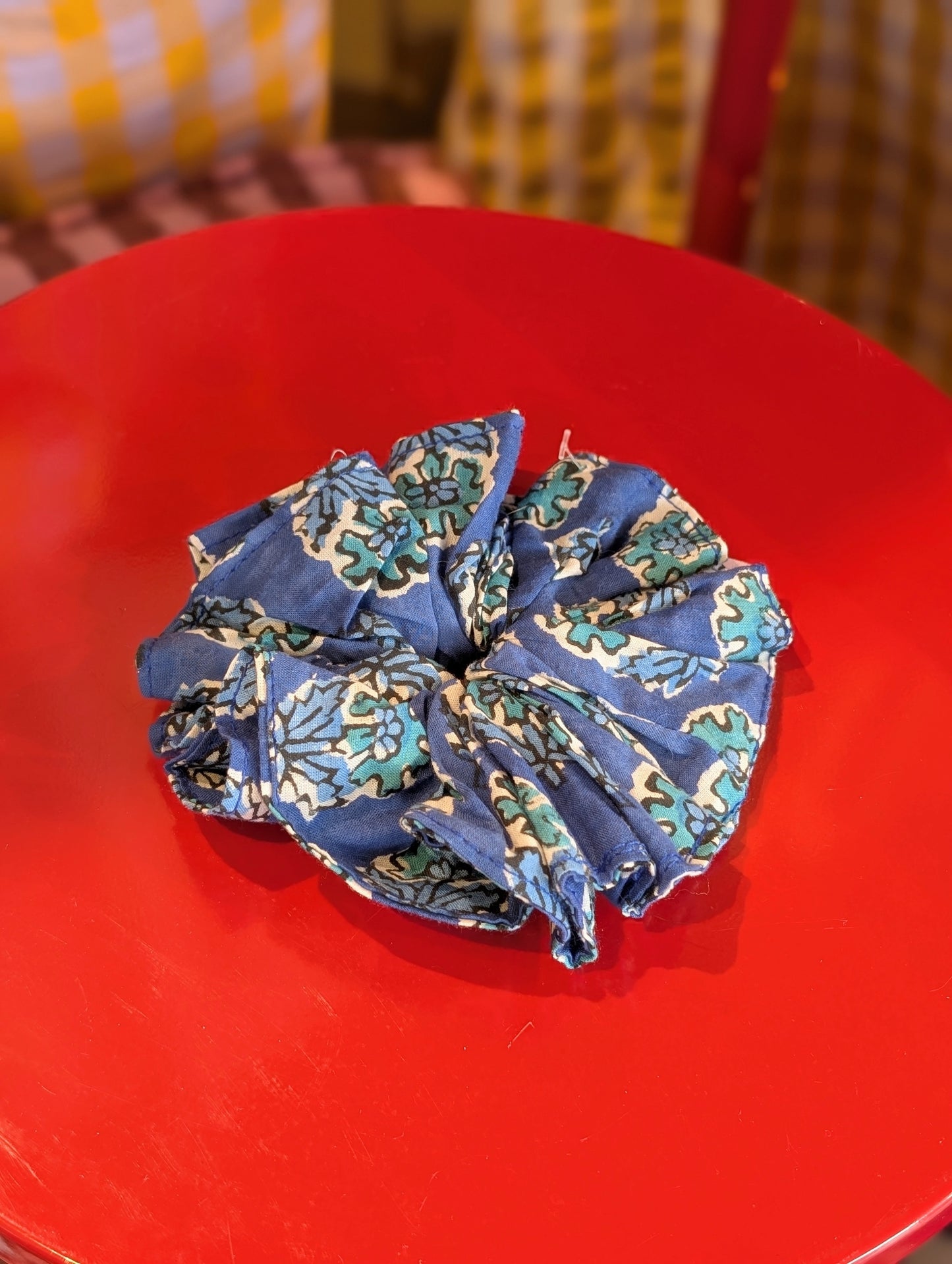 Chouchous MEDIUM scrunchies - Desi design and chai