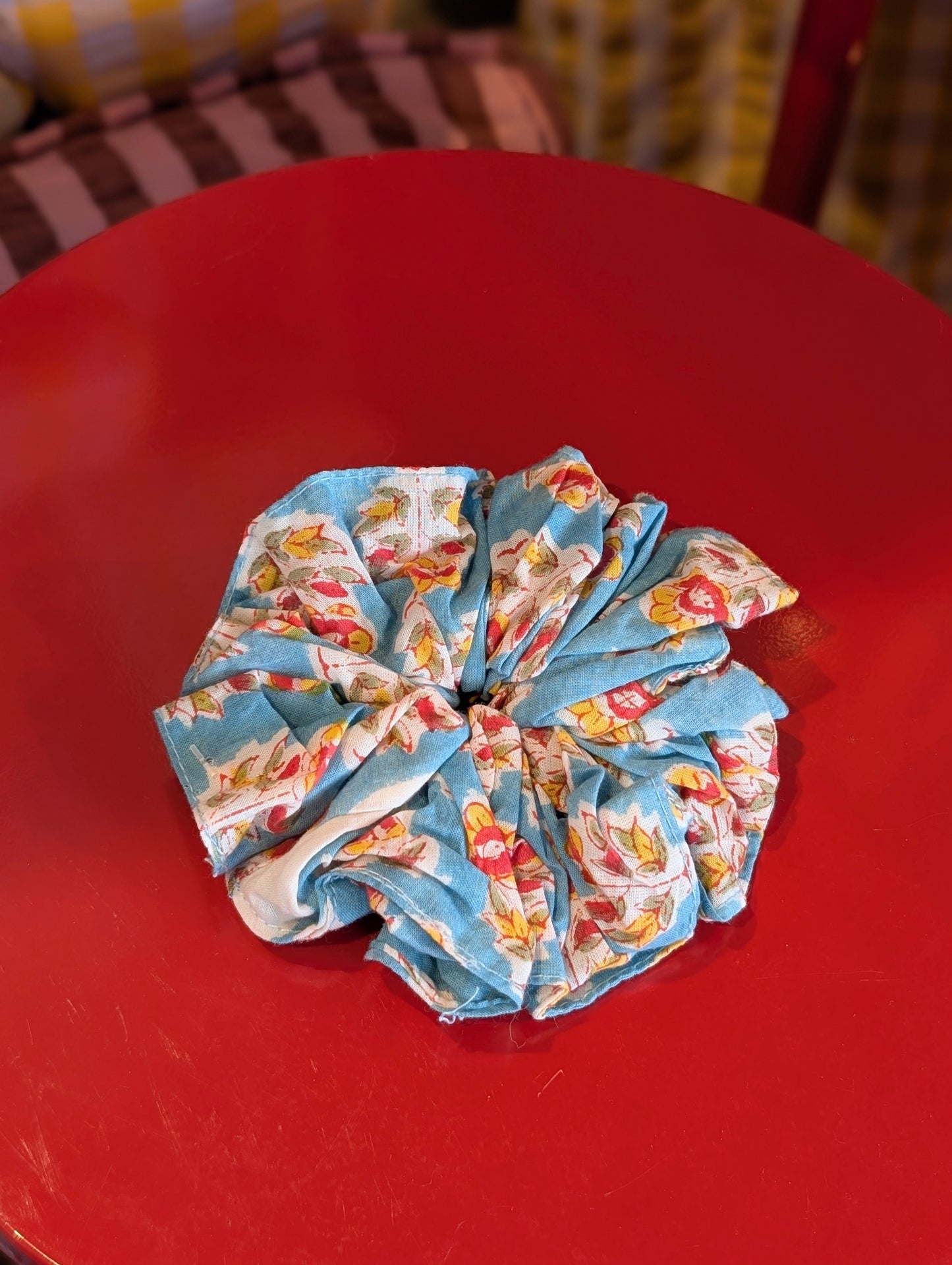 Chouchous MEDIUM scrunchies - Desi design and chai