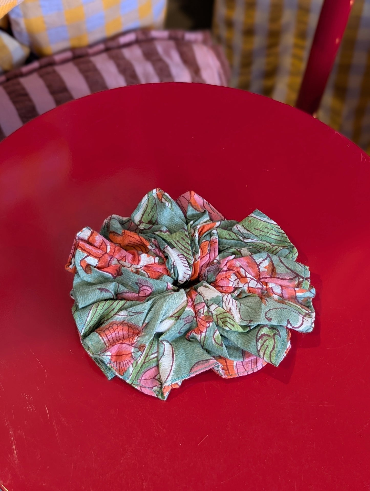 Chouchous MEDIUM scrunchies - Desi design and chai