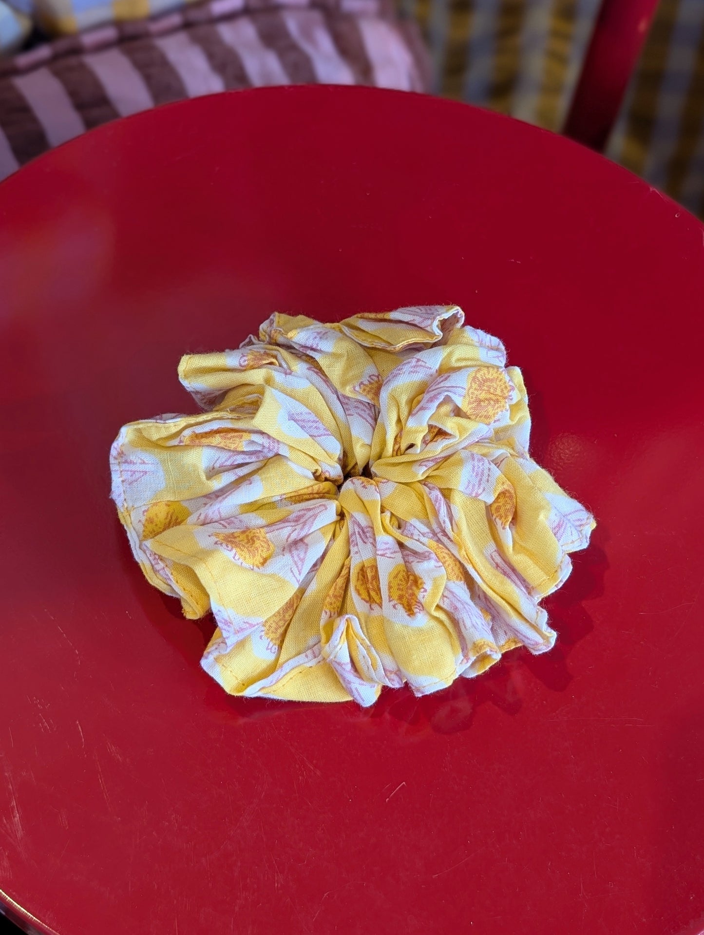 Chouchous MEDIUM scrunchies - Desi design and chai