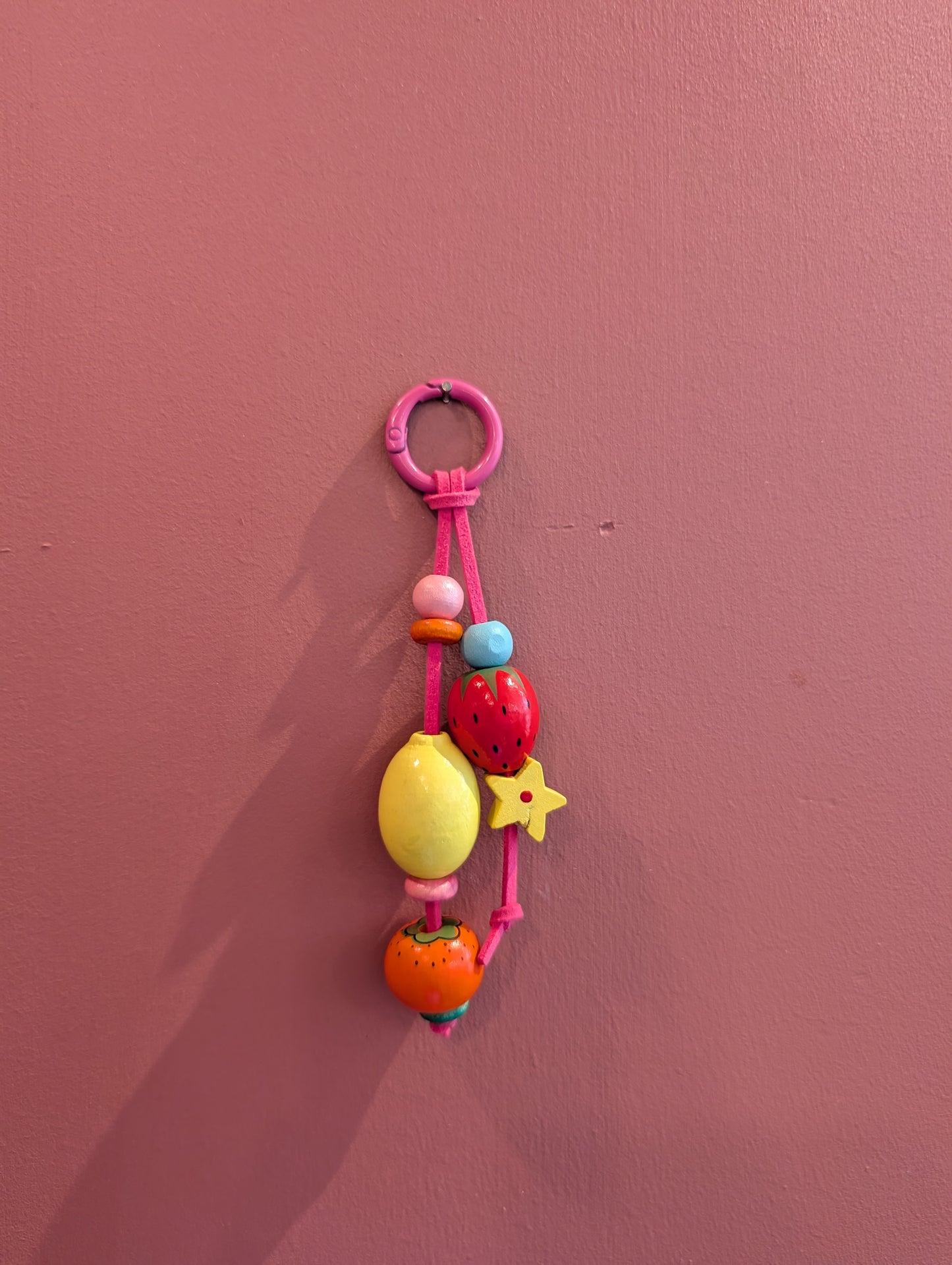 Breloques charm pour sac fruits en bois - Roselyne
