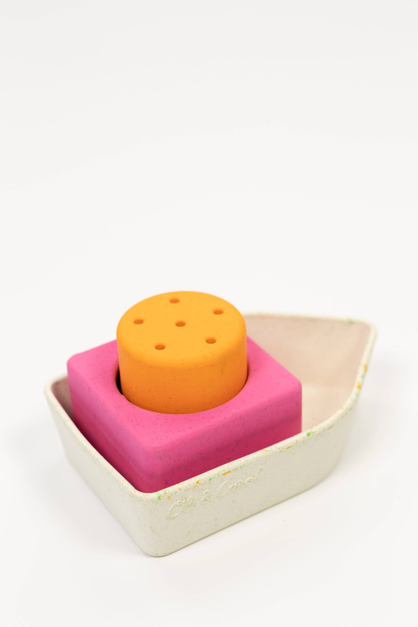 Bateau flottant recyclé - Oli & Carol