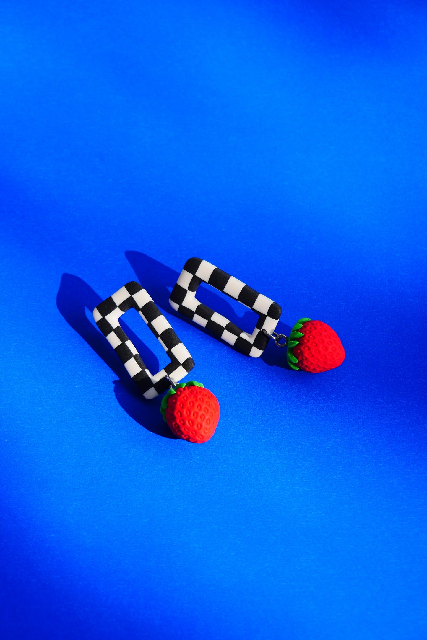 Boucles Fraises D17 - Collection Cléo - Crocodile Agile