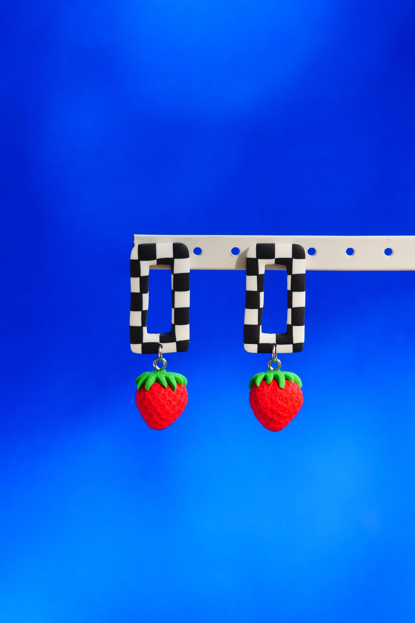 Boucles Fraises D17 - Collection Cléo - Crocodile Agile