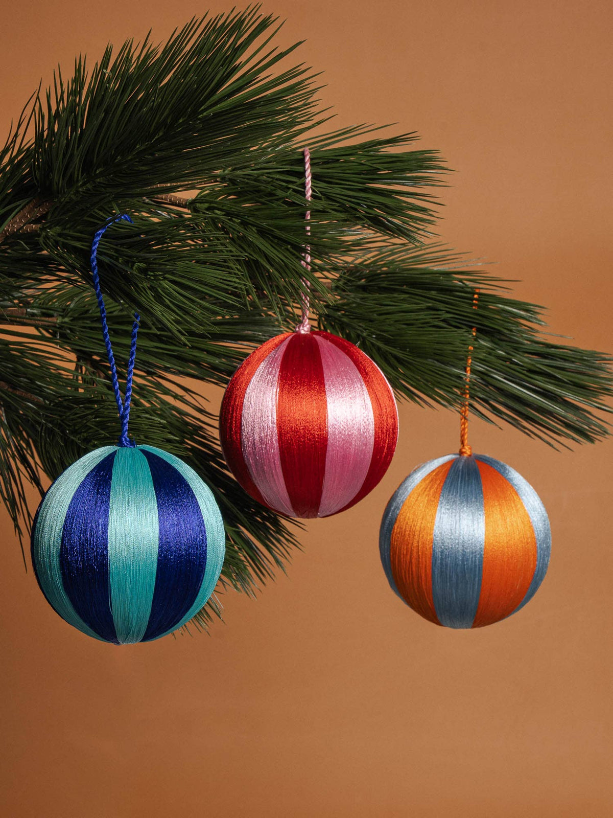 12 - Ornement Boule de Noel Rayee - YOD & CO