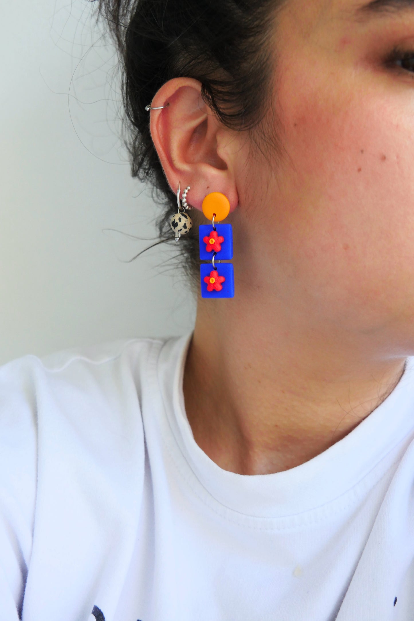 Boucles Carré bleu & fleurs D21 - Collection Cléo - Crocodile agile