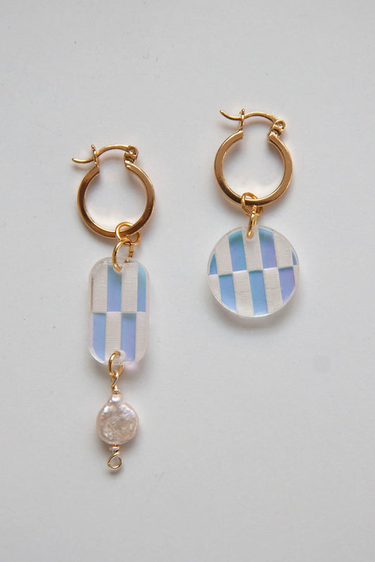 Créoles en damier irisé Iridescent Checkerboard Hoops - Paulina Otero