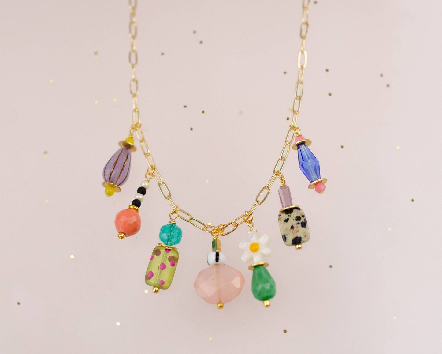 Collier a breloques multicolore 1 Dainty Charm - Jill Makes