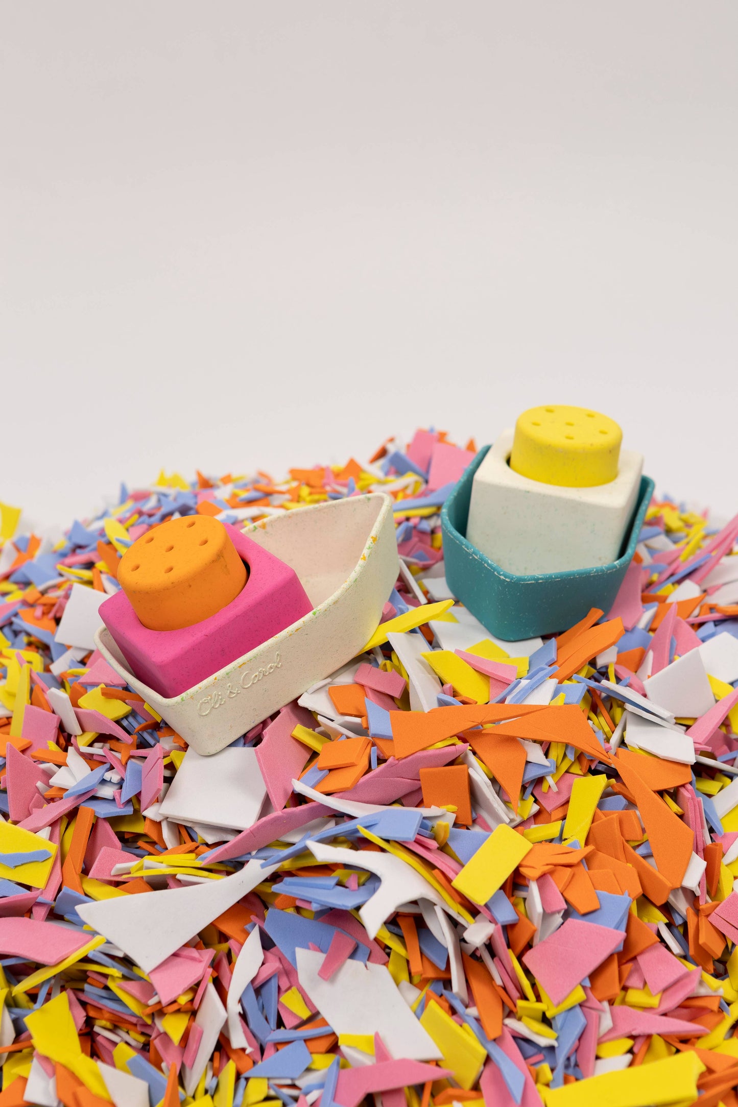 Bateau flottant recyclé - Oli & Carol