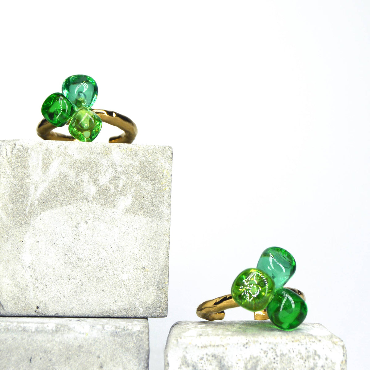 Bague ajustable LALETI petites perles de verre - Chama Navarro