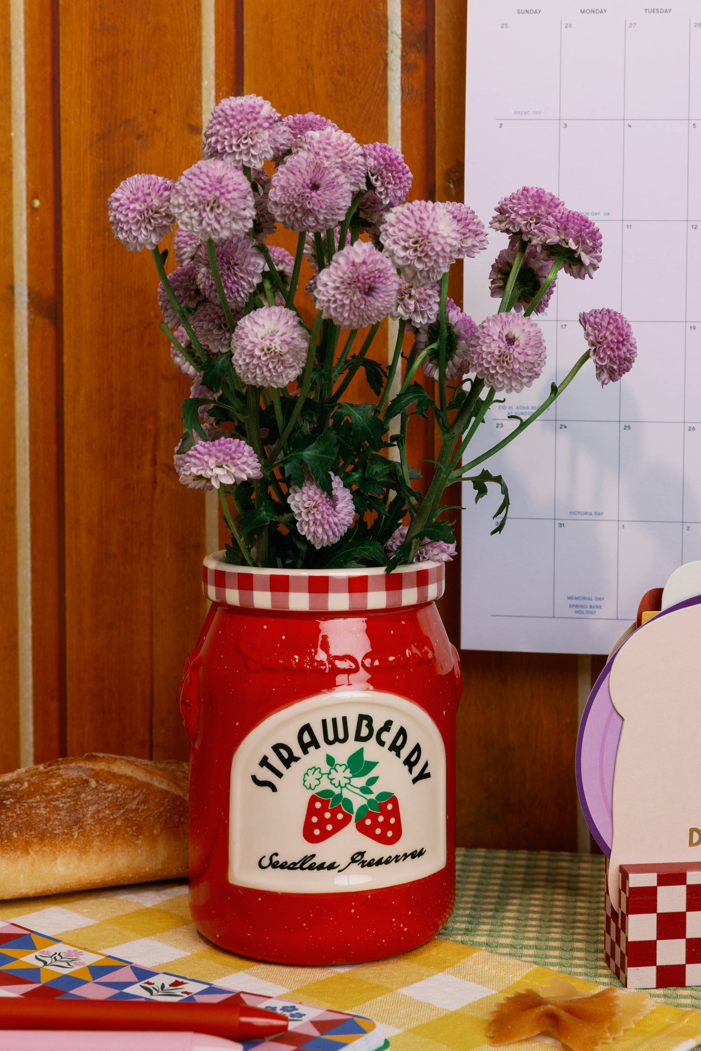Vase ''Strawberry Jam'' Ceramic vase - Ban.do