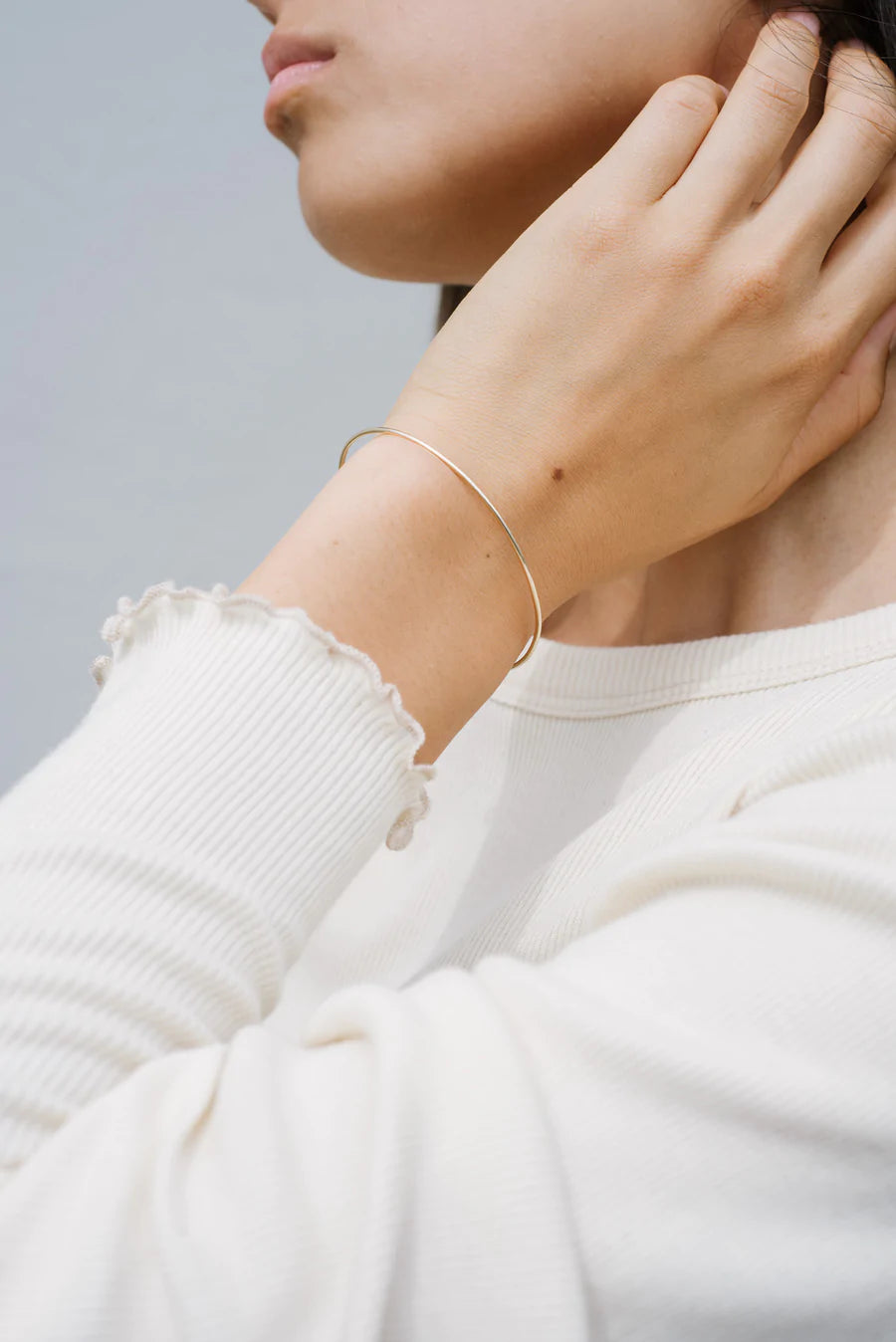 Jonc bracelet minimaliste Thin Cuff Bangle - Kara Yoo